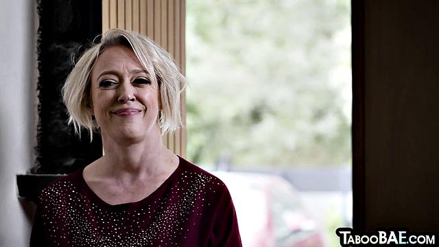 Anal-loving sluts hard fucked in a threesome