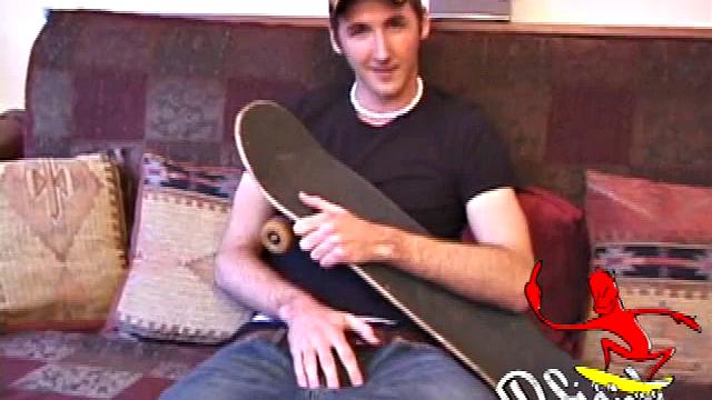 смотри, как майкл уайтвуд дрочит свой член