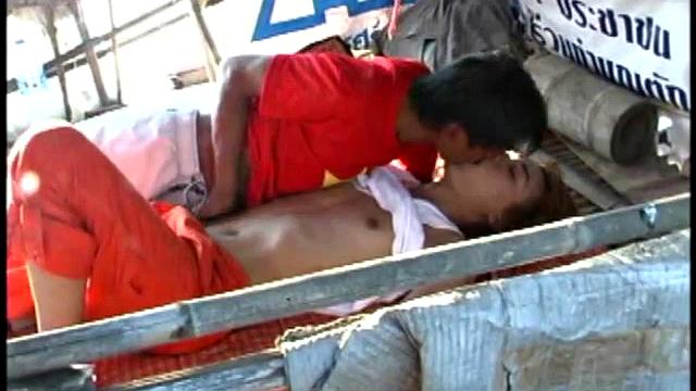 Having discovered an old shack on the beach, Asian boys Tann and Watt decide to have a quick go of it. It's not long before they are into one anothrr.