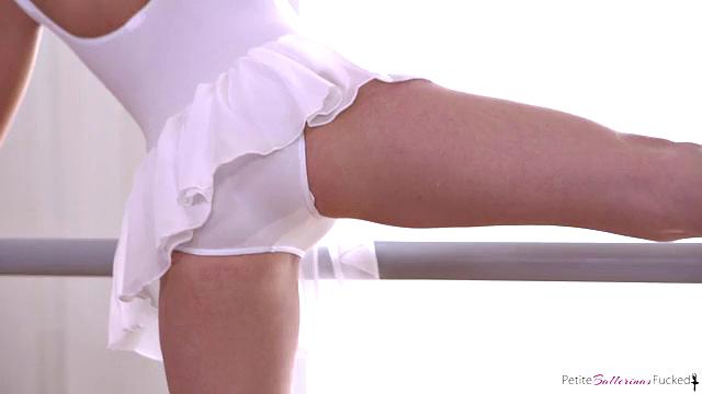 Petite Blonde - S2:E10