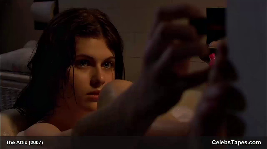 Alexandra Daddario side boobs