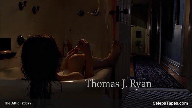 Alexandra Daddario side boobs