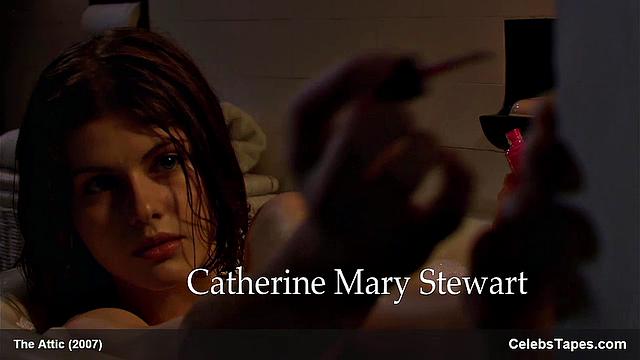 Александра Даддарио сводит с ума своим боковым бюстом