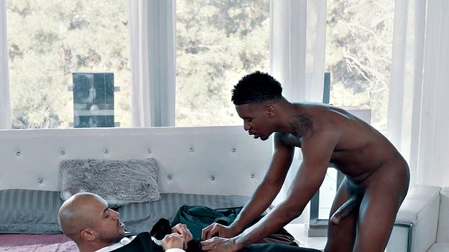 Black bottom bangs BBC hunk colleague on the bed