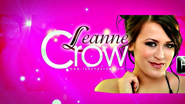 Брюнетка устраивает горячий рождественский переполох для своего парня