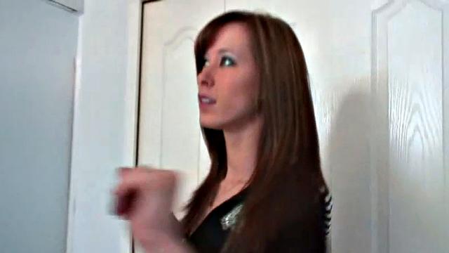 brookeskye дрочит свою киску в душе крупным планом