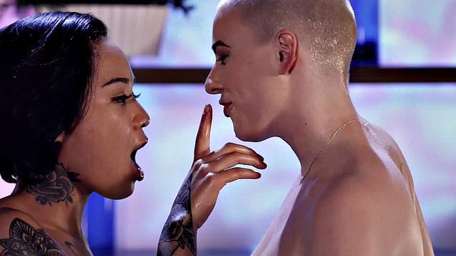 Lesbian ebony babe enjoys foot fetish with GF before action