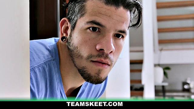 стирка началась с голой жопы и закончилась хорошей тра*кой с братом