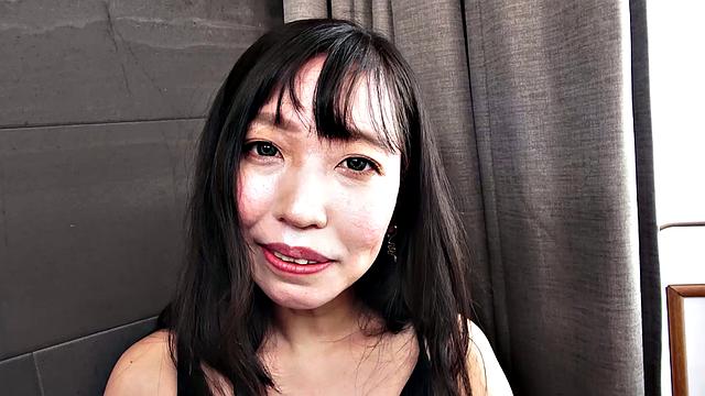 Tattoo Yua Goto comes to our studio and masturbates