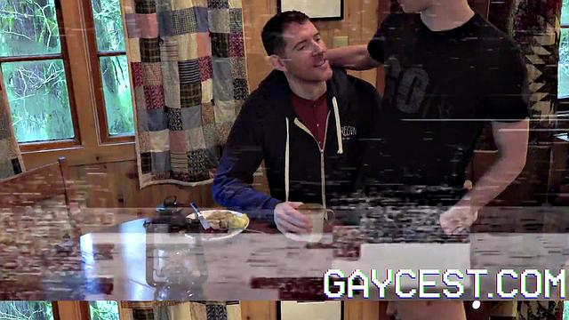 рыжий трахается и сосёт утром в домике