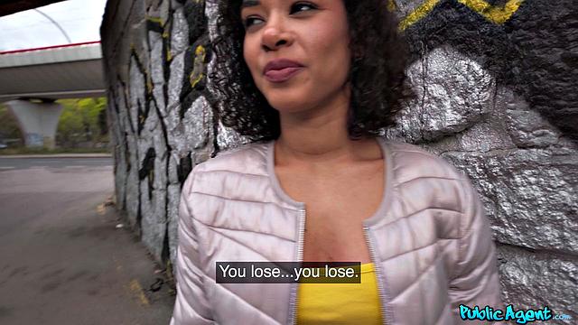 проиграла в камень-ножницы-бумагу - отсосала без сожаления