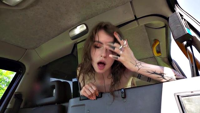 Amateur cab babe with tattoos fucked outdoors by driver