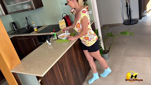 Big Tits Cyntia Comes With Strapon Come To Me