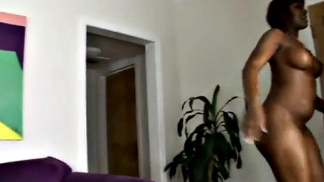 Bootylicious ebony fucked hard in wet pussy