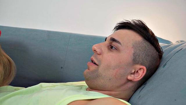 Cocksucking bigbooty 21yo pleasing her roommate