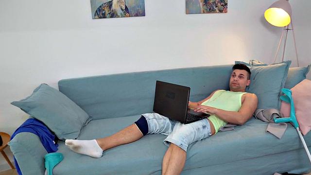 Cocksucking bigbooty 21yo pleasing her roommate