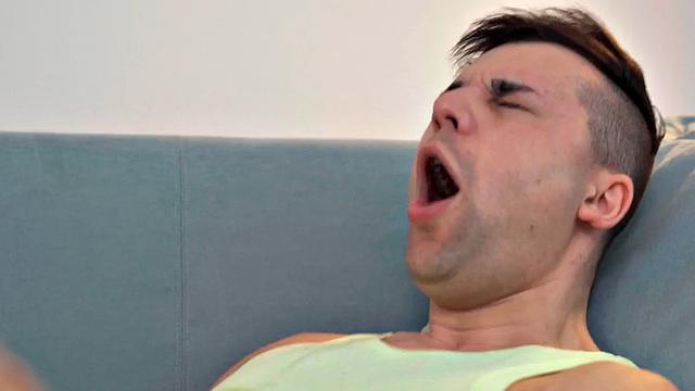 Cocksucking bigbooty 21yo pleasing her roommate