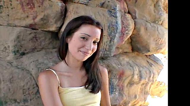 Chloe 18 Fingering her at the hill