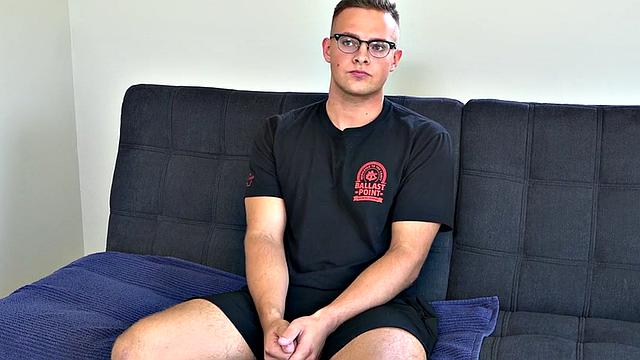 Amateur hairy jock with sexy body jerks on casting