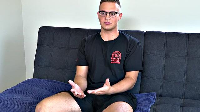 Amateur hairy jock with sexy body jerks on casting