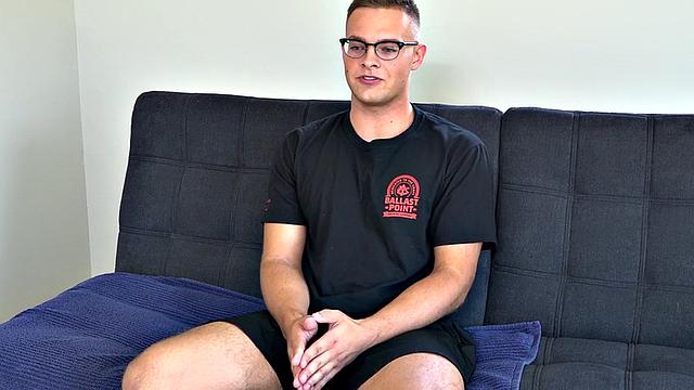 Amateur hairy jock with sexy body jerks on casting