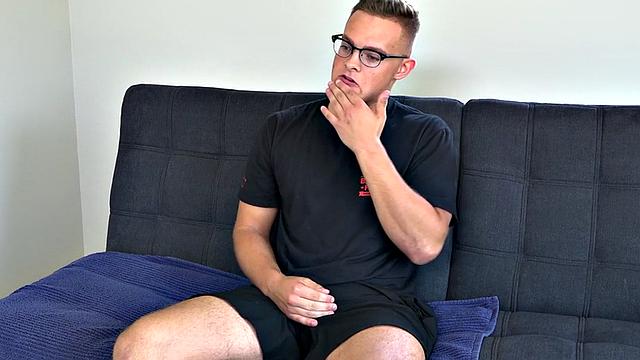 Amateur hairy jock with sexy body jerks on casting