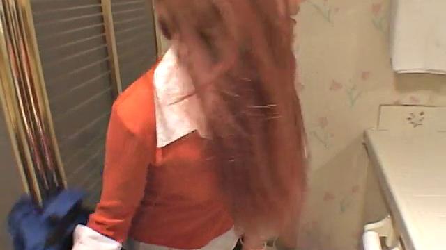 Redhead Lil Laura Taking a Piss