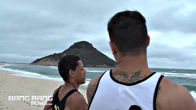 два латинских жеребца жестко трахаются и заливают лицо спермой