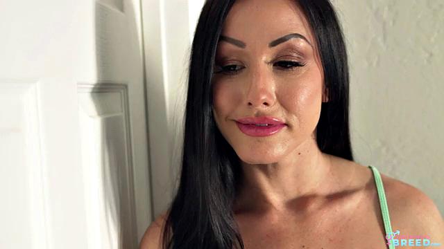 пышногрудая мачеха дженнифер уайт выжимает сперму из пасынка до конца