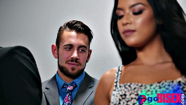 Bisex stunning babe in 3some