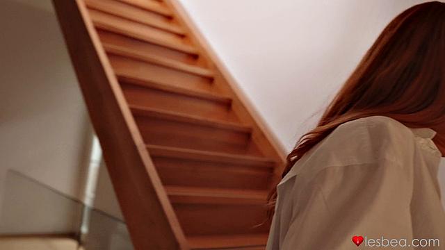 Кайра Лав и Валентина Лапьедра: страстный лесбийский вечер с вибратором и кунилингусом