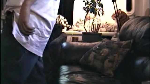 Кори не удержался - заглатывает толстый член