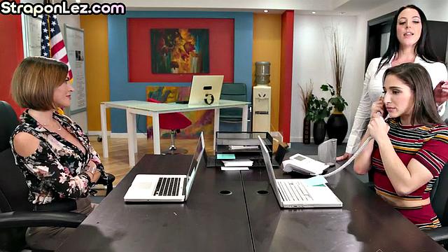 Lez babes gaping each other in 3some