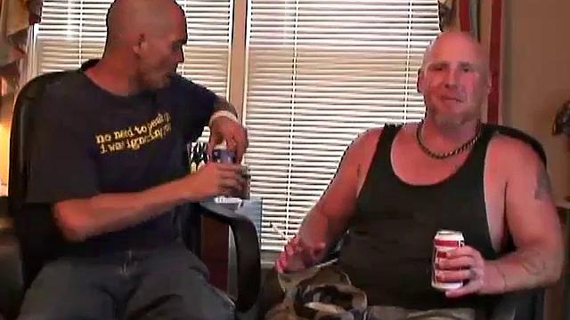 Рэй заставляет Дональда стонать на коленях