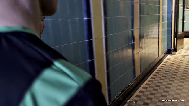 Трое взрослых мужчин решили не спорить, кто главный - просто устроили жаркий гей-секс втроём с финишем на лицо.