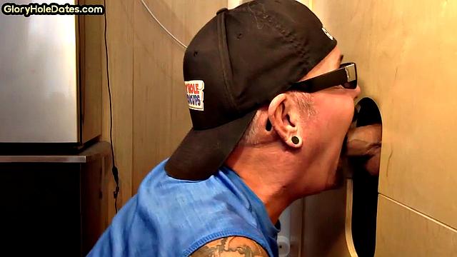 Gloryhole DILF mouthjizzed in amateur BJ