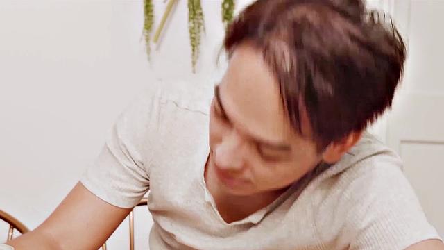 Taiwan YoYo has an old friend from Uni visit and fuck her