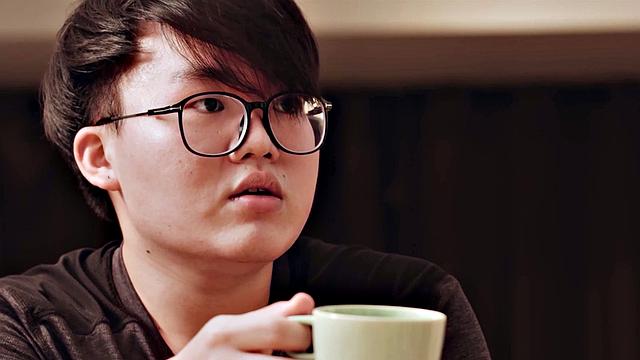 Taiwan YoYo has an old friend from Uni visit and fuck her