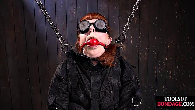 Whipped sub screams of pleasure while Hitachi pleasured