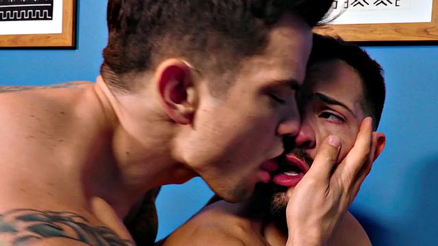 Tattooed top stud bareback bangs asshole till cumshot