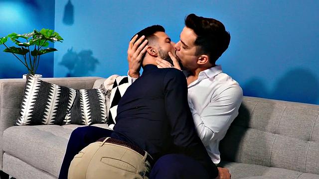 Tattooed top stud bareback bangs asshole till cumshot