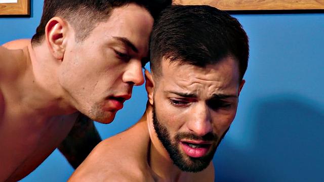 Tattooed top stud bareback bangs asshole till cumshot