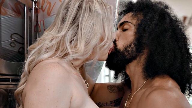 Bigbooty MILF bitch fucked by black guy in missionary