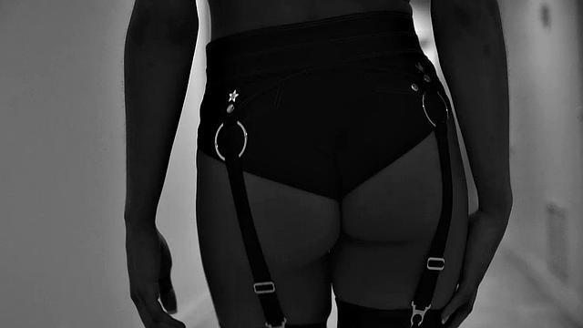 Black Babe Sucks A Big White Cock Before An Interracial Hard Fuck