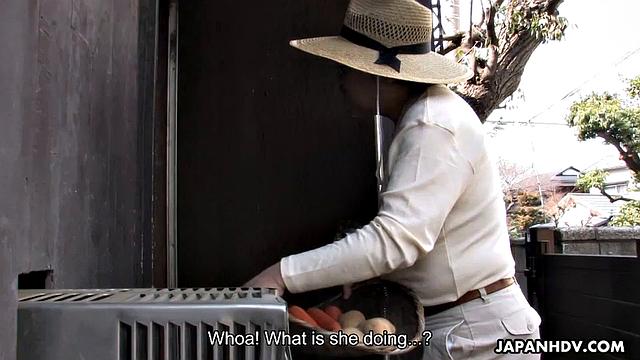 Sexy Shuri Maihama plays with vegetables