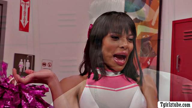 Fucking my crush in locker to make him happy