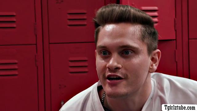 Fucking my crush in locker to make him happy