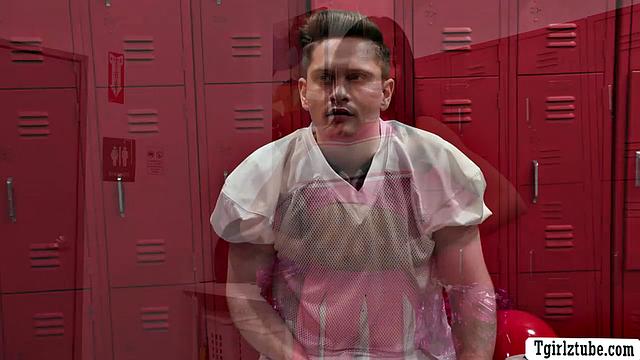 Fucking my crush in locker to make him happy