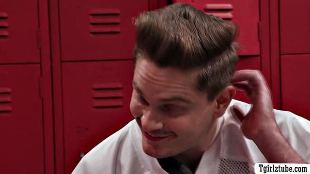 Fucking my crush in locker to make him happy