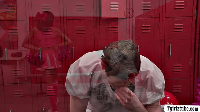 Fucking my crush in locker to make him happy